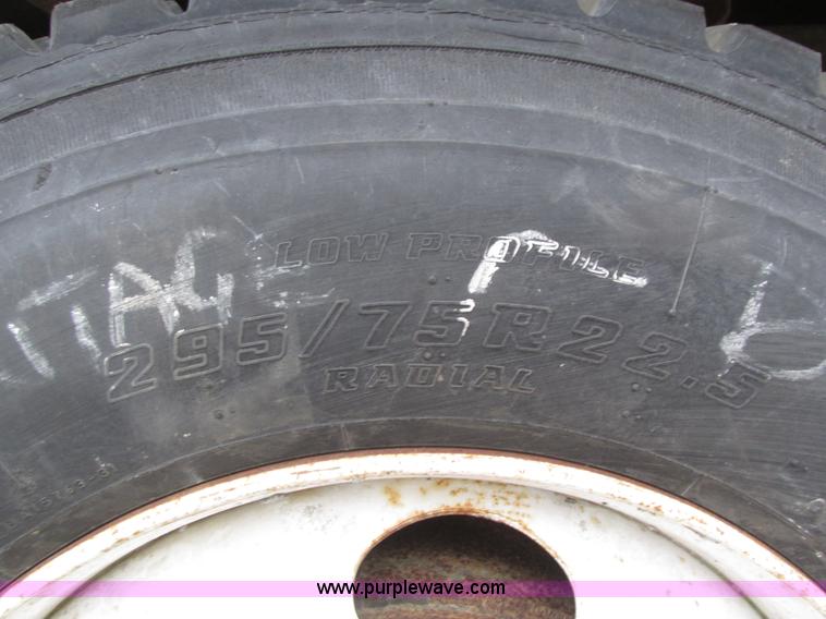 image for item H1053 2001 Mack Vision CX613 dump truck