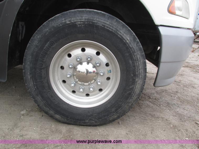 image for item H1053 2001 Mack Vision CX613 dump truck