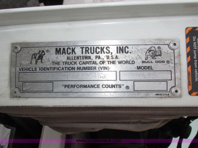 image for item H1053 2001 Mack Vision CX613 dump truck