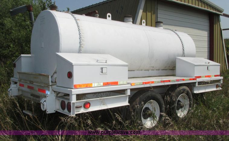 image for item H1217 1987 Fleming fuel trailer
