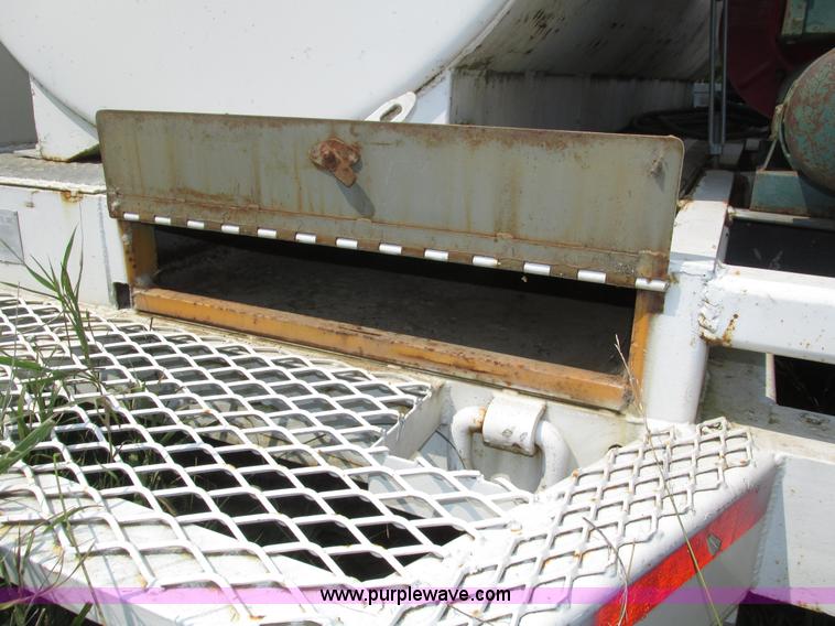 image for item H1217 1987 Fleming fuel trailer