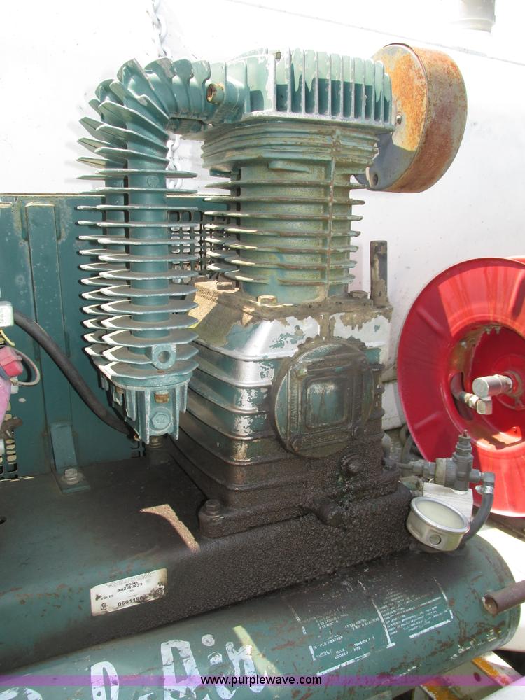 image for item H1217 1987 Fleming fuel trailer