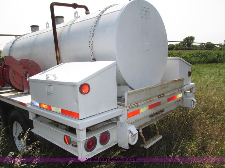 image for item H1217 1987 Fleming fuel trailer