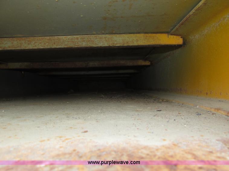 image for item H1217 1987 Fleming fuel trailer