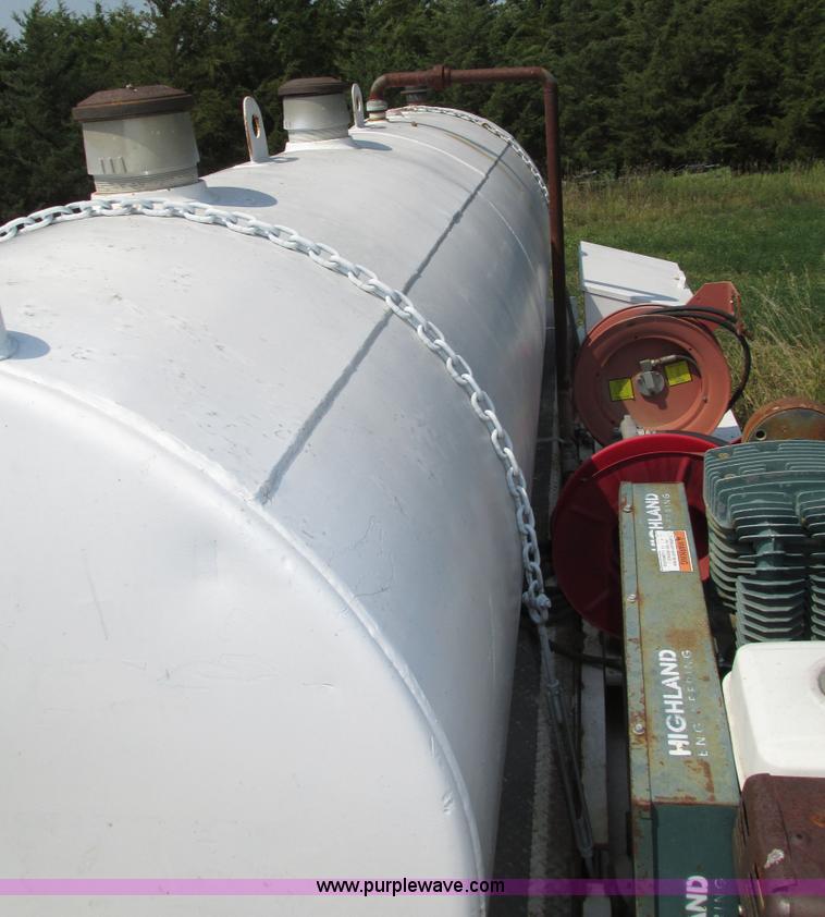 image for item H1217 1987 Fleming fuel trailer