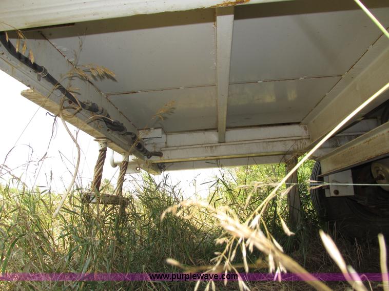 image for item H1217 1987 Fleming fuel trailer