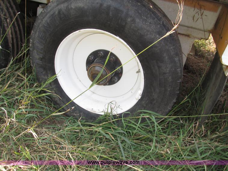 image for item H1217 1987 Fleming fuel trailer