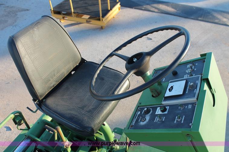 image for item H8064 1982 Barber Greene SB-131 asphalt paver