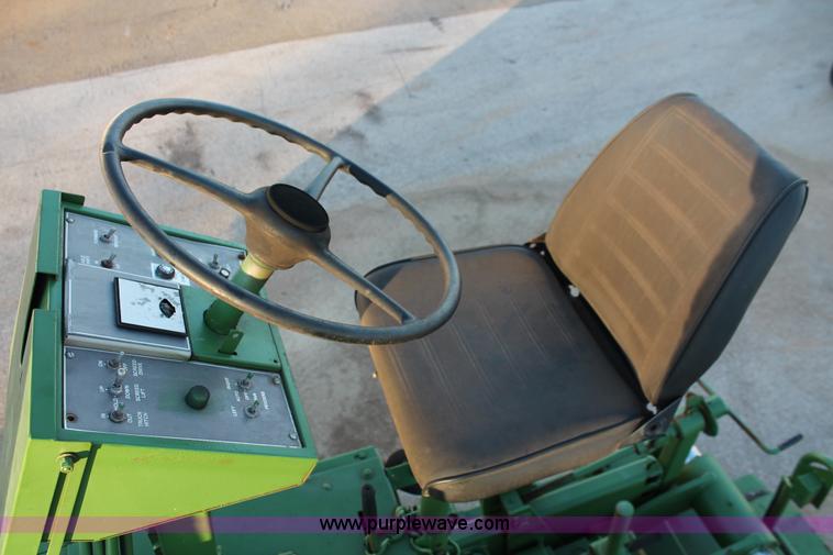 image for item H8064 1982 Barber Greene SB-131 asphalt paver