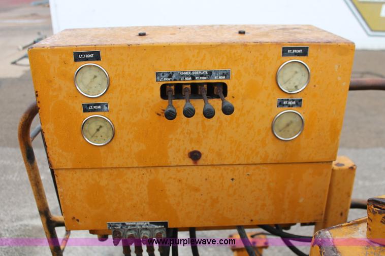 image for item H8071 Gomaco 8500B trimmer placer