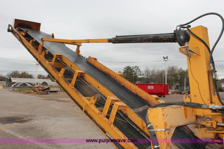 image for item H8071 Gomaco 8500B trimmer placer