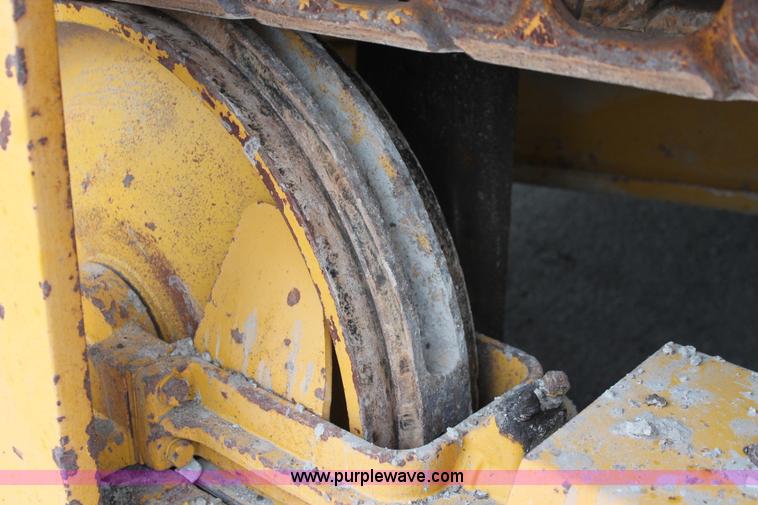 image for item H8071 Gomaco 8500B trimmer placer