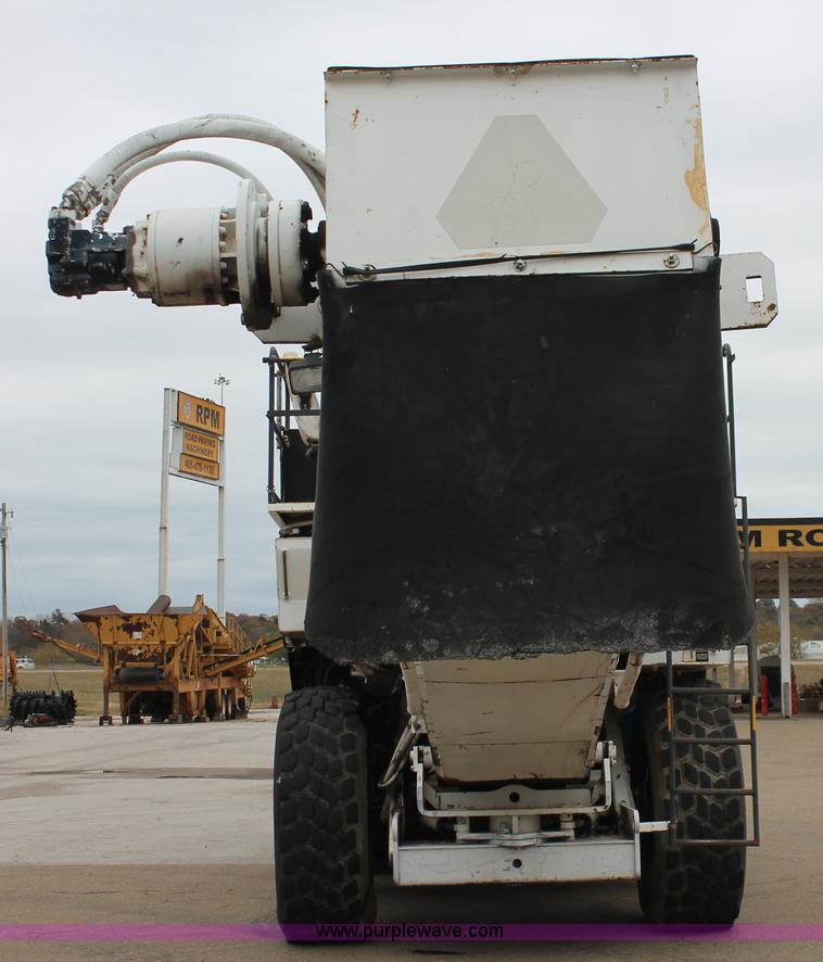 image for item H8076 2000 Roadtec SB-2500B shuttle buggy material transfer vehicle