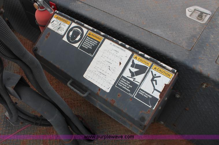 image for item H8076 2000 Roadtec SB-2500B shuttle buggy material transfer vehicle