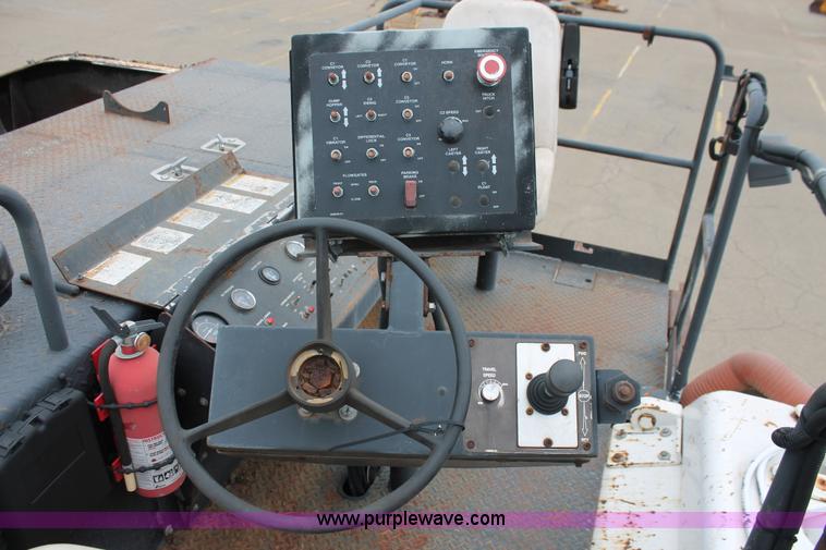 image for item H8076 2000 Roadtec SB-2500B shuttle buggy material transfer vehicle