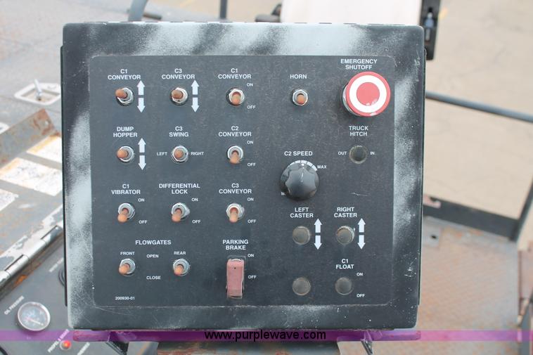 image for item H8076 2000 Roadtec SB-2500B shuttle buggy material transfer vehicle