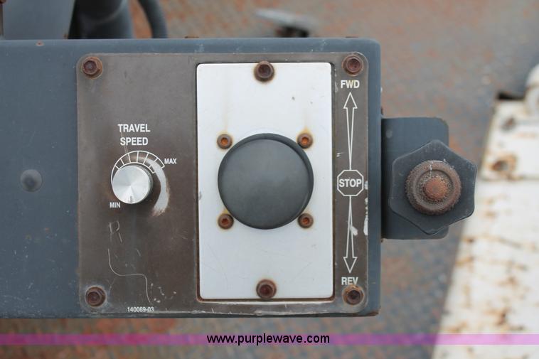 image for item H8076 2000 Roadtec SB-2500B shuttle buggy material transfer vehicle