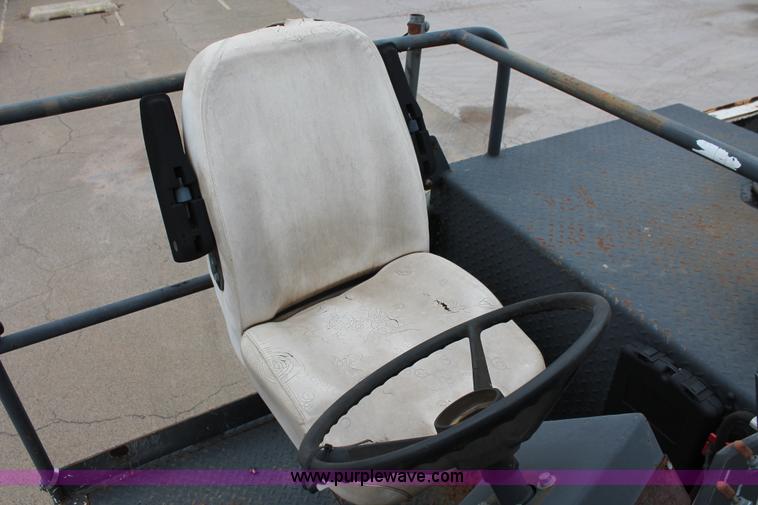 image for item H8076 2000 Roadtec SB-2500B shuttle buggy material transfer vehicle