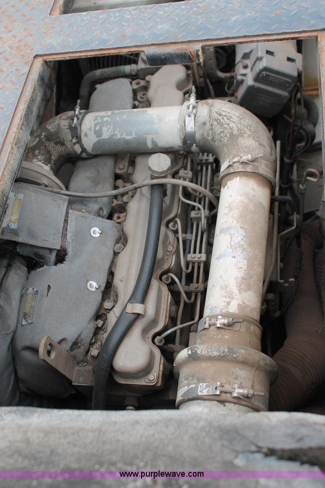 image for item H8076 2000 Roadtec SB-2500B shuttle buggy material transfer vehicle