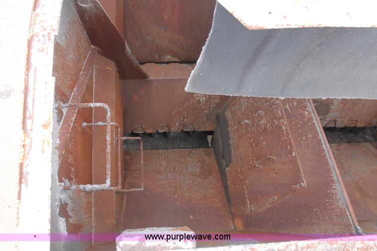 image for item H8076 2000 Roadtec SB-2500B shuttle buggy material transfer vehicle