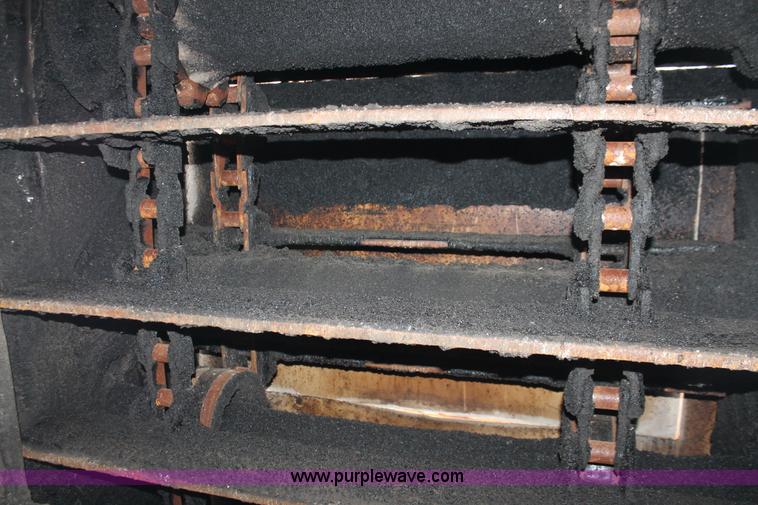 image for item H8076 2000 Roadtec SB-2500B shuttle buggy material transfer vehicle