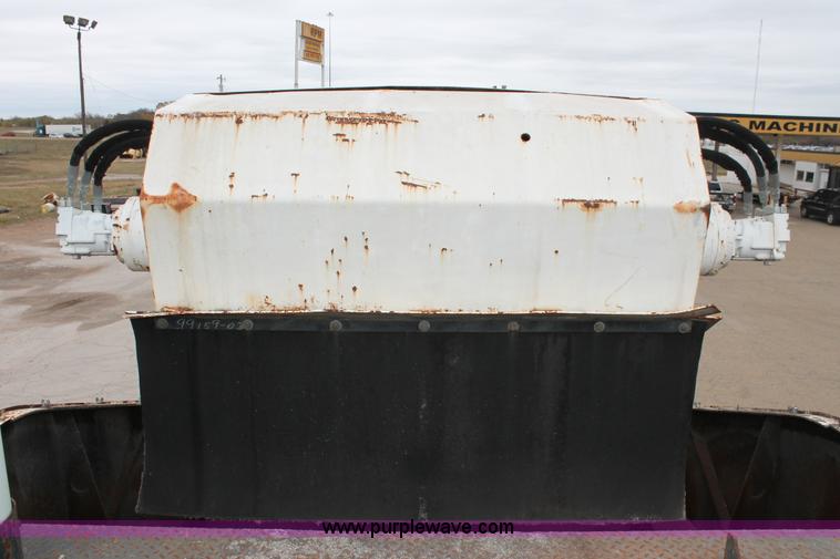 image for item H8076 2000 Roadtec SB-2500B shuttle buggy material transfer vehicle