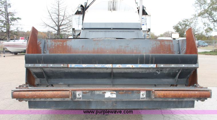 image for item H8076 2000 Roadtec SB-2500B shuttle buggy material transfer vehicle