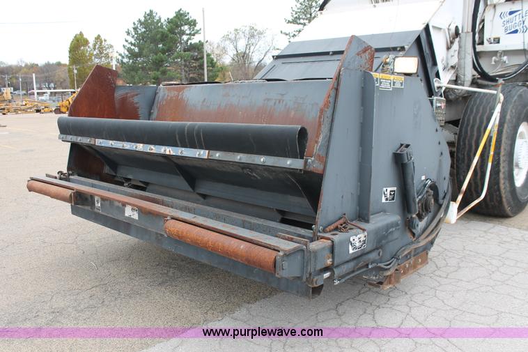 image for item H8076 2000 Roadtec SB-2500B shuttle buggy material transfer vehicle