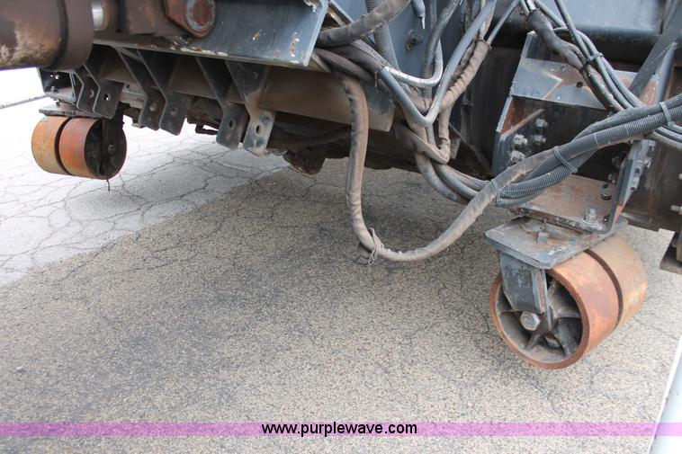 image for item H8076 2000 Roadtec SB-2500B shuttle buggy material transfer vehicle