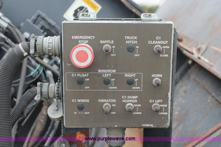 image for item H8076 2000 Roadtec SB-2500B shuttle buggy material transfer vehicle