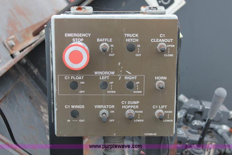 image for item H8076 2000 Roadtec SB-2500B shuttle buggy material transfer vehicle