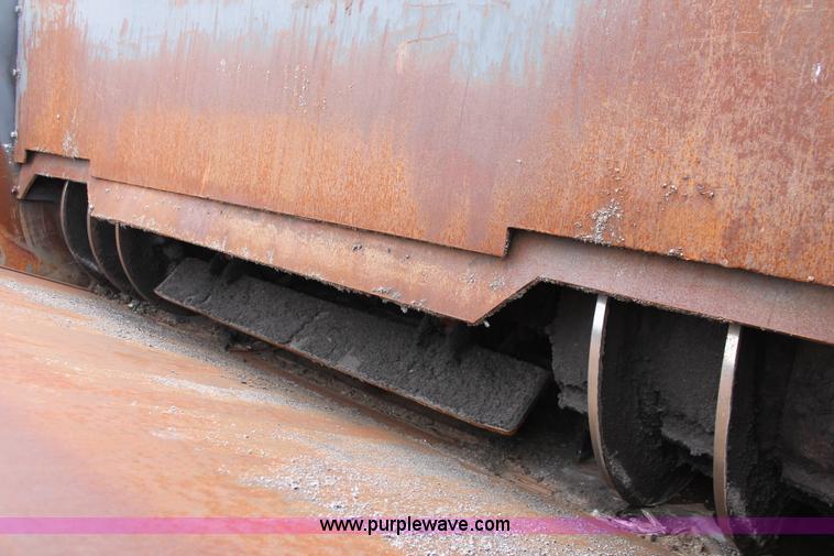 image for item H8076 2000 Roadtec SB-2500B shuttle buggy material transfer vehicle