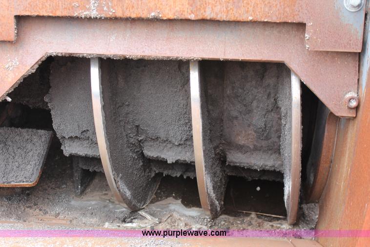 image for item H8076 2000 Roadtec SB-2500B shuttle buggy material transfer vehicle