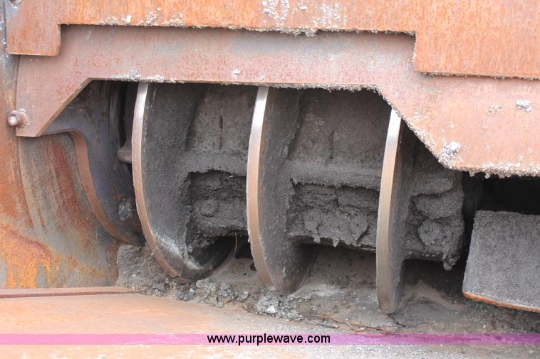 image for item H8076 2000 Roadtec SB-2500B shuttle buggy material transfer vehicle