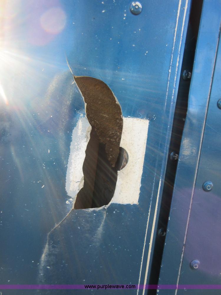 image for item I1836 1993 International 9400 semi truck