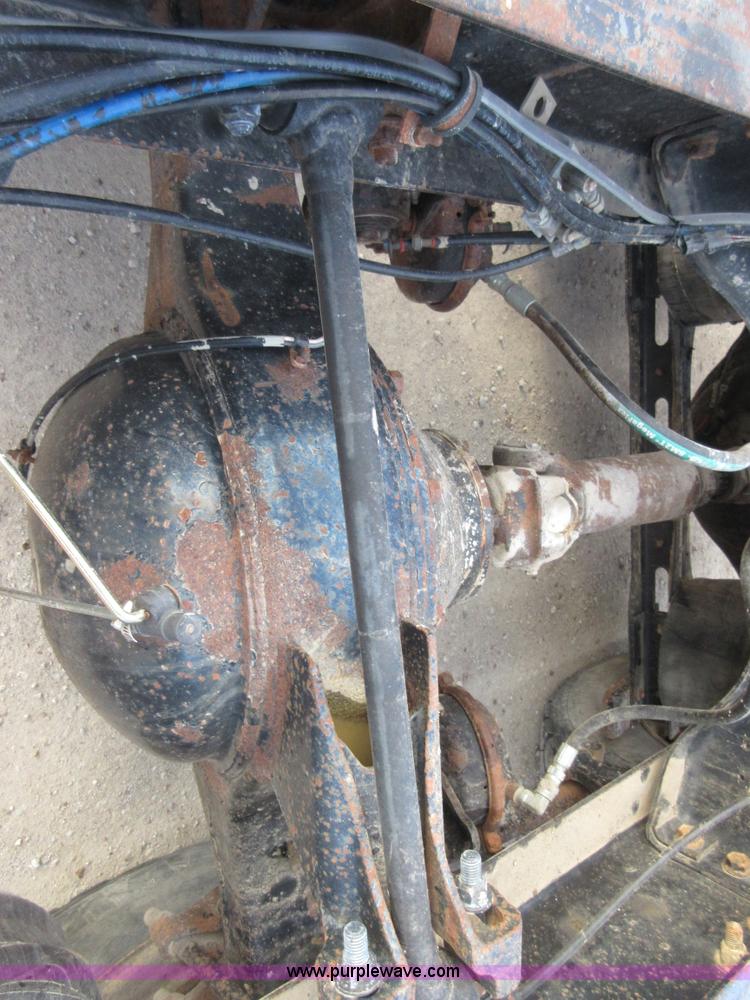 image for item I1836 1993 International 9400 semi truck