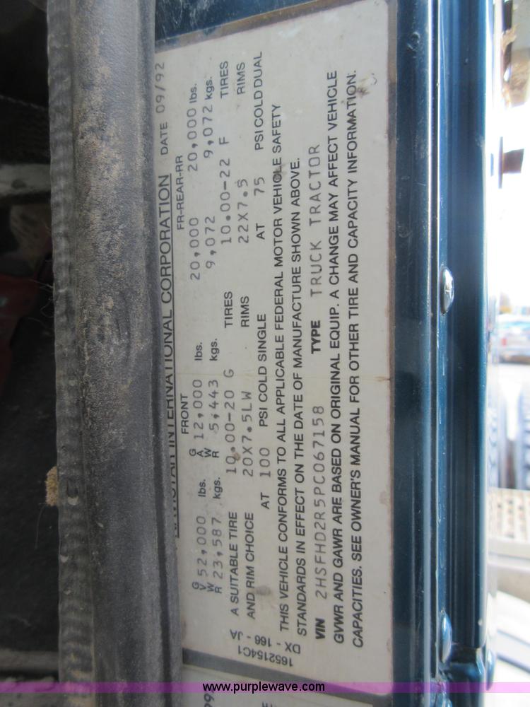 image for item I1836 1993 International 9400 semi truck