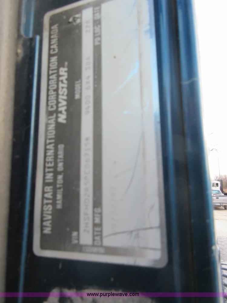 image for item I1836 1993 International 9400 semi truck