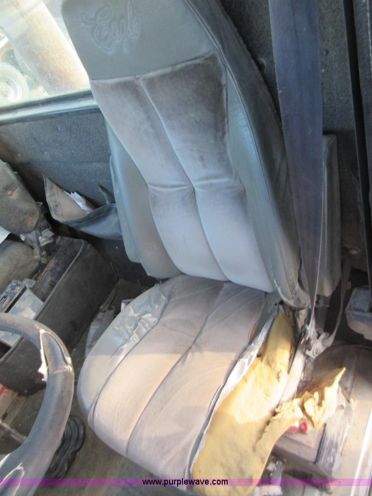 image for item I1836 1993 International 9400 semi truck