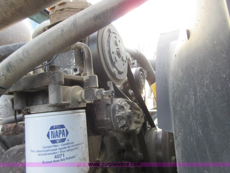 image for item I1836 1993 International 9400 semi truck