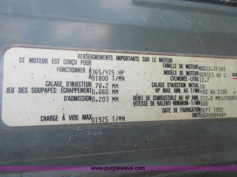 image for item I1836 1993 International 9400 semi truck