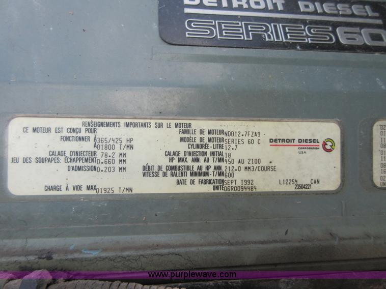 image for item I1836 1993 International 9400 semi truck