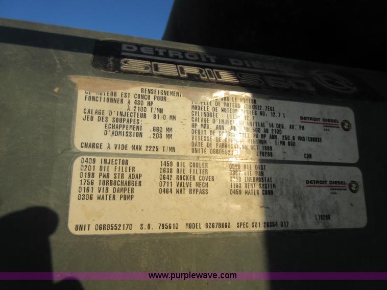 image for item I1837 2000 Freigtliner FLD120 semi truck