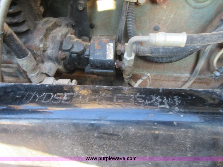 image for item I1837 2000 Freigtliner FLD120 semi truck