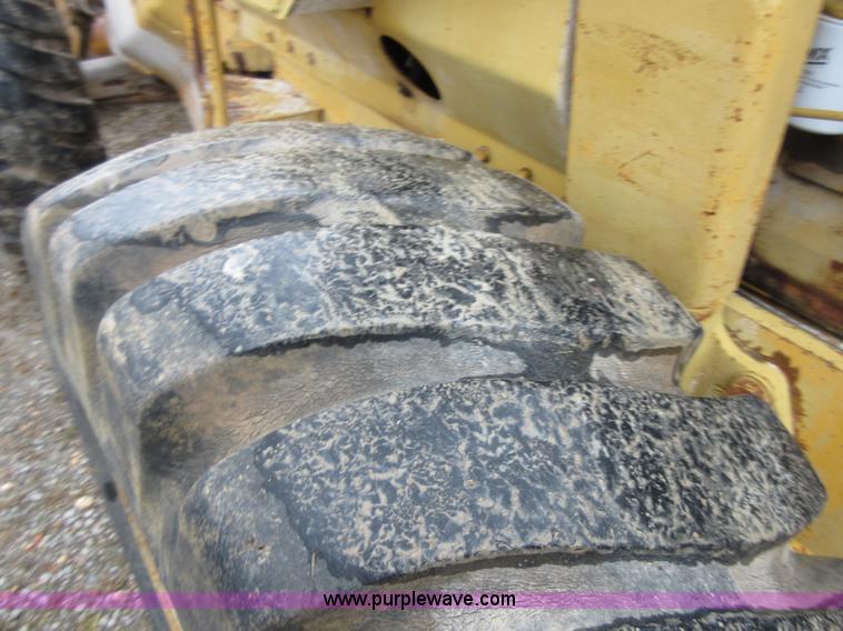 image for item I1846 1978 Caterpillar 910 wheel loader