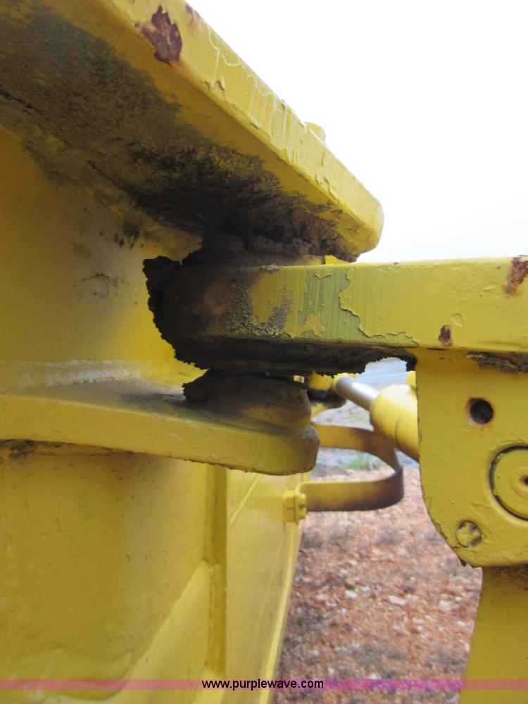 image for item I1847 1996 Komatsu D41P-6 dozer