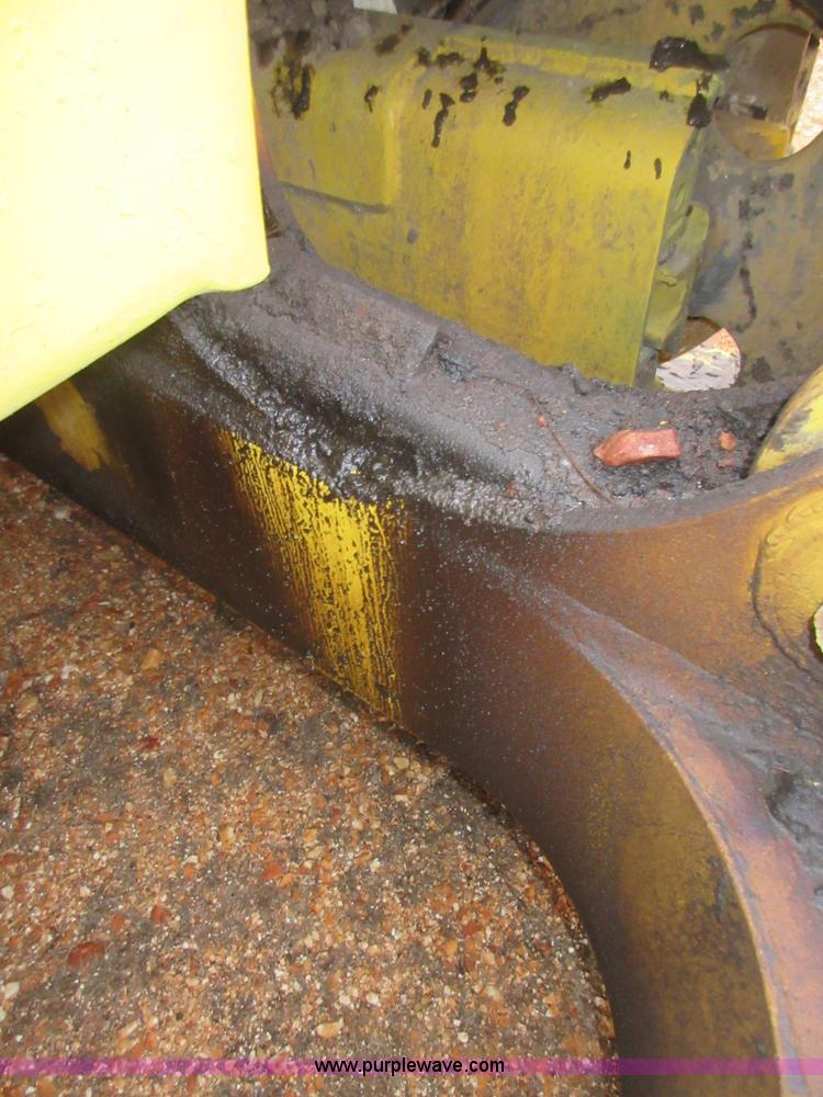 image for item I1847 1996 Komatsu D41P-6 dozer