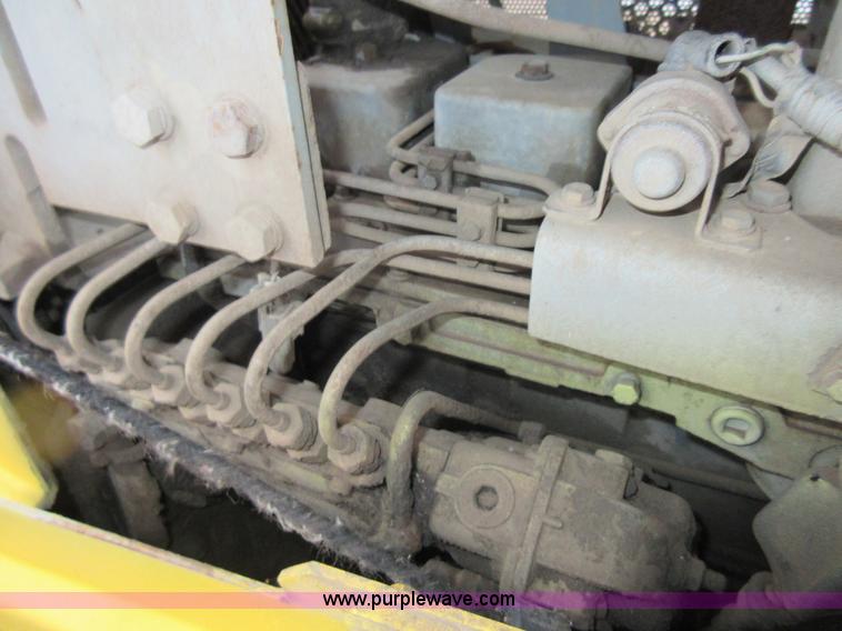 image for item I1847 1996 Komatsu D41P-6 dozer