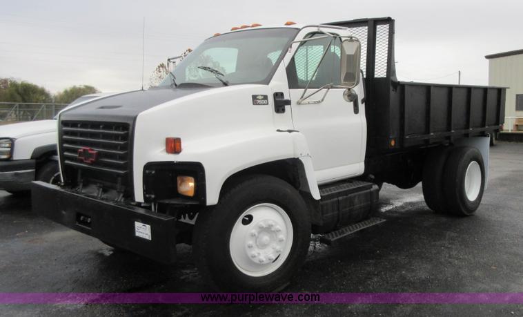 image for item I1850 2003 Chevrolet W7500 dump truck