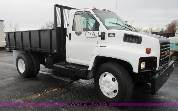 image for item I1850 2003 Chevrolet W7500 dump truck